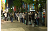 20時30分の時点で100〜120人並んでいたの画像
