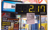 深夜販売を行う各店舗でカウントダウンが始められ、22日の0時よりついにWindows 7が販売開始となった。の画像