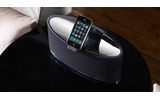 流線型のスタイリッシュなデザイン（iPodは別売）の画像