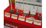 　バッファローは3日、無線LAN機器「Air Station」シリーズの新製品、計14種を発表した。「無線の死角を無くす」ことを目標に、従来モデルよりさらに電波強度を上げたハイパワーモデルを軸に、新しい筐体デザインを採用した。の画像
