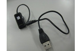 充電ケーブルも携帯しやすいシンプルUSBタイプ。の画像