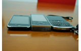 iPhone 3GS、HYBRID W-ZERO3、Blackberry Boldの薄さ比較の画像