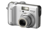 無線LAN内蔵の800万画素モデル「COOLPIX P1」の画像
