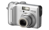 無線LAN内蔵の510万画素モデル「COOLPIX P2」の画像