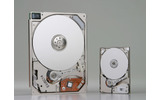 Travelstar C4K60 Slim(左)、Microdrive 3K8(右)の画像