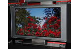 フルHDパネルを搭載したXシリーズの46V型モデル「KDL-46X1000」の画像