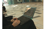 　せっかくモバイルPCを持ち歩いていても、結局オフィスに戻るまで仕事が進まないということになる。それを解決するのが、BIGLOBEの提供するリモートアクセスサービス「LogMeIn」と、モバイル通信サービスだ。の画像