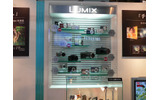 発表されたばかりのLUMIX LX1、FX9、FZ30が触れられるコーナーの画像