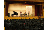 大阪・貝塚市立第二中学の「卒業生を送る会」の画像