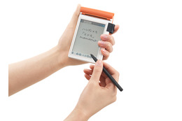キングジム、タッチペンで液晶にメモ書きする電子メモ「マメモ」のメモ帳タイプ
