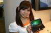 【Interop Tokyo 2010 (Vol.15)】auブースでIS01、IS02の実機をいち早く体験