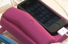 充電しながら通話、操作！iPhone用充電スタンド「Phone × Phone」