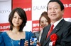 堀北真希&ダースベイダー卿、「GALAXY S」発売イベントに!