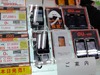 au「IS03」いよいよ発売！　当日販売は？　グッズの充実度は？