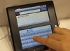 【MWC 2011（Vol.23）：動画】富士通、2画面Android端末など参考出展