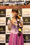 中川翔子、25歳の今年は「恋もしたい、しなきゃ」……ラプンツェルの衣装で登場