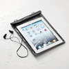 iPad/iPad 2がお風呂やプールサイドで楽しめる防水イヤホン付き防水ケース