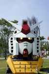 実物大ガンダム、お台場に再び登場…右手に乗れる