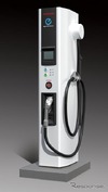 【日産 急速充電器 発表】従来比半分のサイズ、100万円を切る価格
