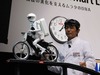 【CEATEC 2011（Vol.16）】ムラタセイサク君の技術を電動歩行アシストカーに応用……村田製作所