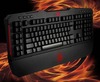 「Tt eSPORTS」ブランドで実売12,980円のゲーミングキーボード……8つのキーにマクロ設定可能