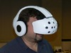【CES 2012】ヘッドトラッキング対応! ハンドジェスチャーも認識するヘッドマウントディスプレイ