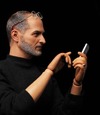 ジョブズ氏のフィギュア販売自粛、アップルからの警告うけ中国企業が発表