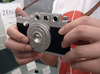 【CP＋ 2012（Vol.7）】iPhoneがクラシックカメラに変身！ギズモショップがiPhoneケースを展示