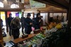 東日本大震災復興へ切実な願い……GACKTが川崎麻世らと被災地で献花 