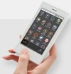 スマホのような携帯メディアプレーヤー……3.7型タッチ有機EL・Android・無線LAN搭載