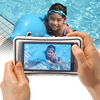 プールやお風呂で装着したまま操作ができる防水スマホケース……IPX7相当の防水性能
