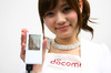 【Wireless Japan 2012】操作性広げる新技術!NTTドコモ、透過型両面タッチディスプレイ端末を展示