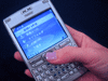フルキーボードを搭載したストレート型スマートフォン「Nokia E61」が国内展開