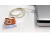 ブライトンネット、iPod shuffle用シンクロ・充電ホルダー/ケース付属