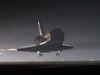 スペースシャトル「エンデバー号」、ケネディ宇宙センターに無事帰着