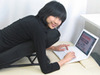 うつぶせたままPCを使ってもラクラクな快適クッション!