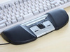 PC操作時の手首の負担を軽減! パームレスト一体型のUSBタッチパッド