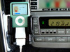 iPodの動画/音楽をカーナビで視聴！　カーチャージャー付きAVケーブル