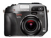 オリンパス、広角端27mmの光学4倍ズームとマルチアングル液晶搭載の710万画素デジカメ