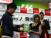 「パソコンはお母さんに教わってます」——Windows 7発売イベントにアッキーナ駆けつける