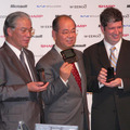 　ウィルコムは20日、マイクロソフトのPDA向けOS最新版「Windows Mobile 5.0 日本語版」を採用した、シャープ製の新世代モバイルコミュニケーション端末「W-ZERO3」を、12月上旬に発売すると発表した。