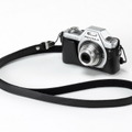 カメラケース「O-CC102（ブラック）」の装着イメージ