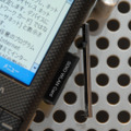 　Windows Mobileを搭載した「W-ZERO3 [es]」が先日発表されたが、WIRELESS JAPANでは早速展示が始まっている。