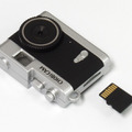 microSD/microSDHCカードを挿入するイメージ