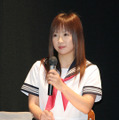 ステージに現れた愛川さんはセーラー服姿。ちょっと短めのスカート丈に、司会から突っ込みも入っていた