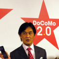 　23日、904iシリーズを発表したNTTドコモの発表会では、NTTドコモ執行役員 プロダクト＆サービス本部マルチメディアサービス部長 夏野剛氏が登壇した。