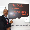 新製品の128GB microSDカードの特徴を解説してくれたSanDisk社のBrian Pridgeon氏