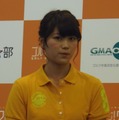 若者代表として、ゴルフが大好きなSKE48の山内鈴蘭さんも応援に駆けつけた。白とオレンジのゴルフウェアを身にまとって、トークセッションに参加