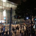 iPhone 6発売前日、アップルストア表参道の行列が1000人に達する勢い
