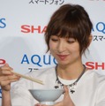 11月7日の”鍋の日”にちなみ鍋を楽しむ篠田麻里子